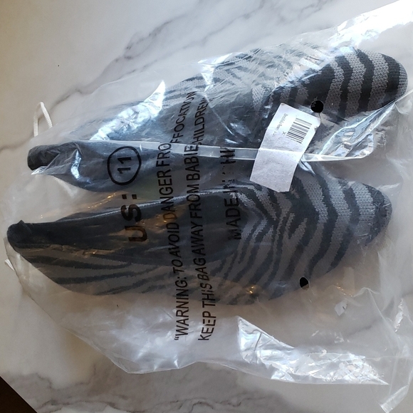 Breifola Gray and Black Zebra Striped Cotton Knit Pointed Toe Flat Size 11 - Picture 9 of 9